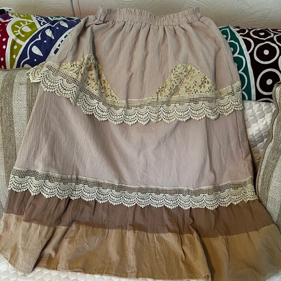NEW Heavenly lace trim skirt - Picture 3 of 8